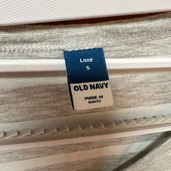 Old Navy Light Gray and white Striped Long Sleeve Top, EUC, Size S - Picture 4 of 5